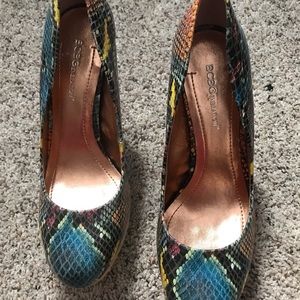 Beautiful colorful BCBG size 9